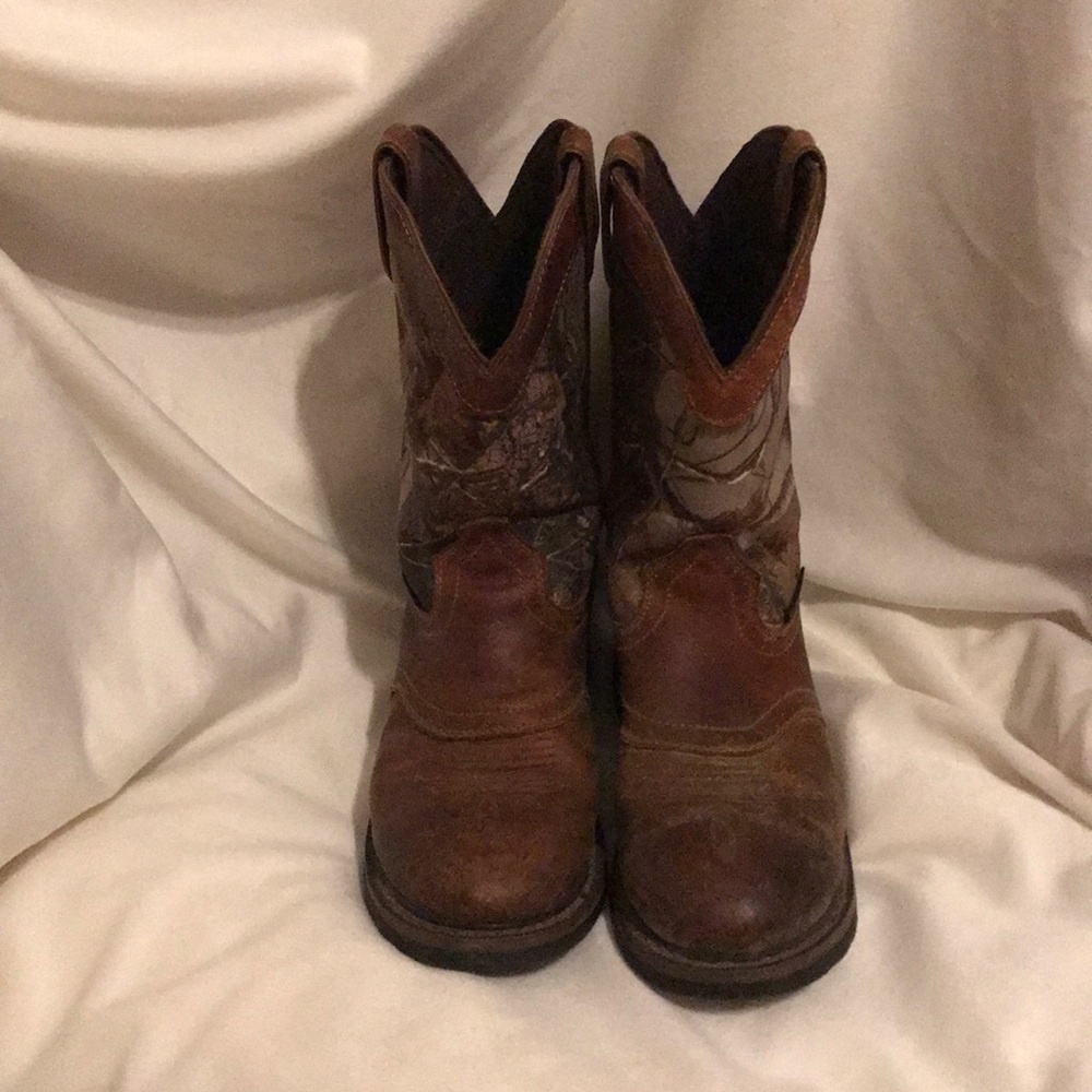 𝘞𝘰𝘳𝘬 𝘉𝘰𝘰𝘵𝘴